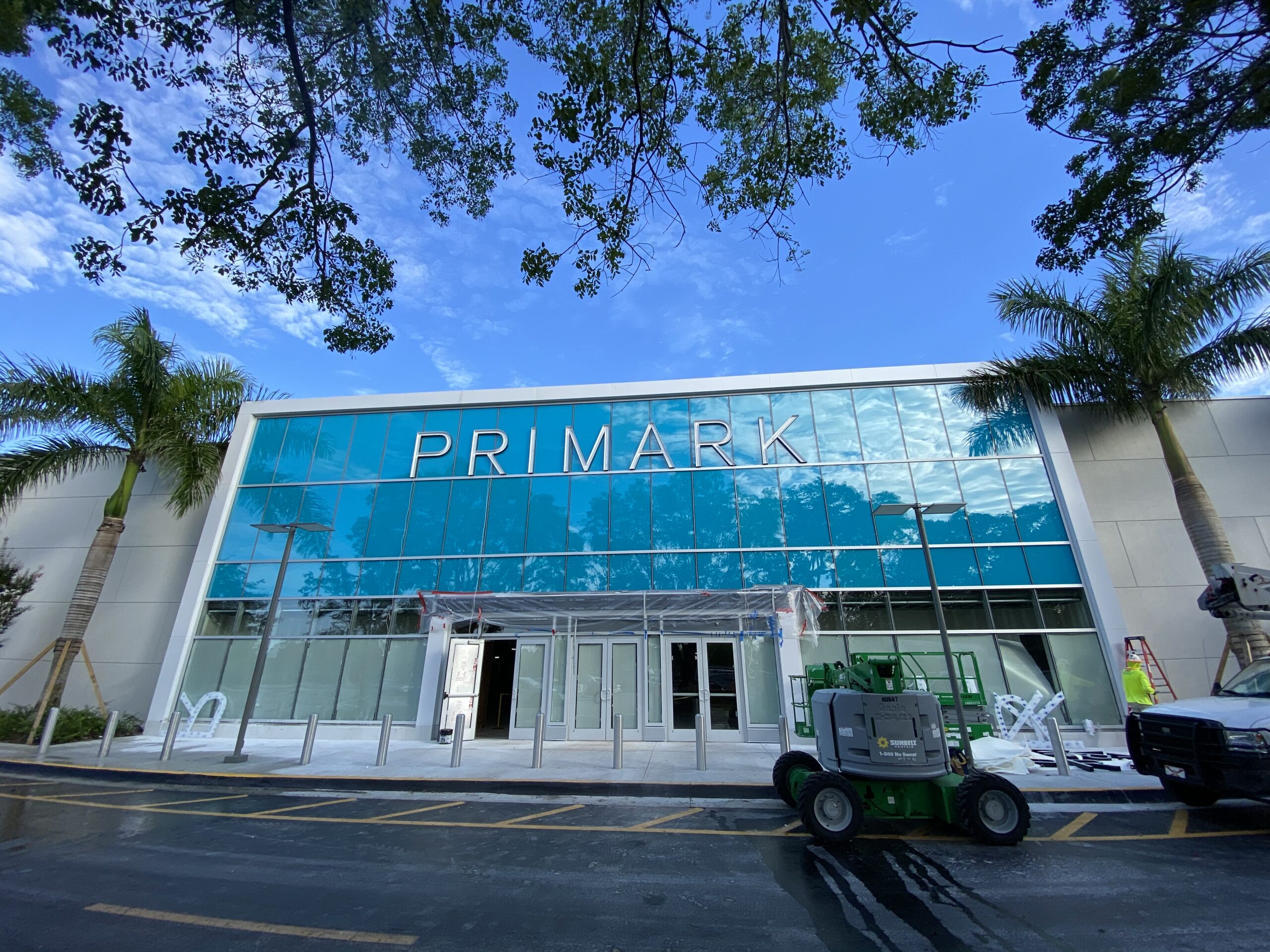 Primark storefront signage installed by Eastern Signs